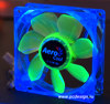 Флуоресцентный вентилятор Aerocool синий с зелеными лопастями и УФ светодиодами