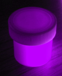 Сиреневая флуоресцентная краска  светящаяся в ультрафиолете